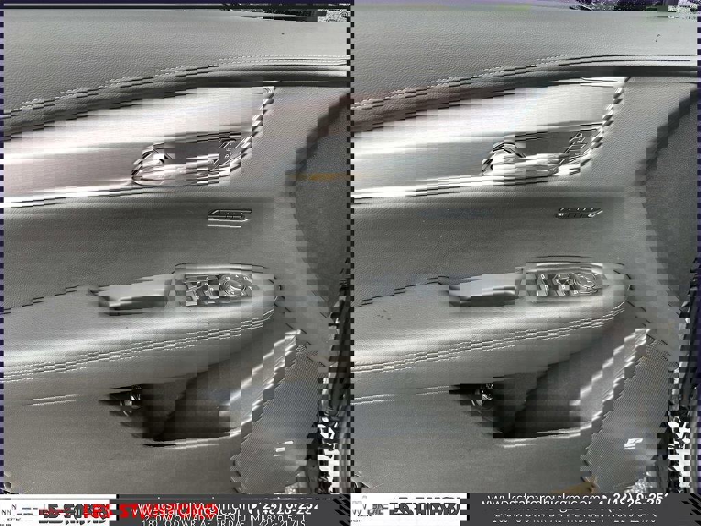 Used 2025 Cadillac XT6 Luxury AWD/4WD image 18