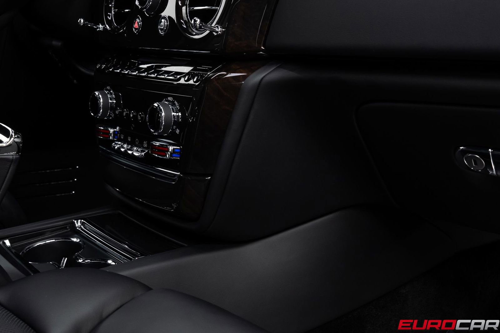 Used 2024 Rolls-Royce Phantom Sedan w/ The Phantom Package RWD image 36