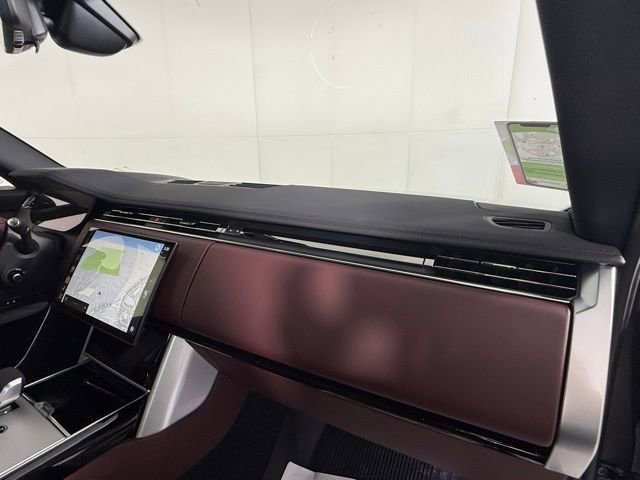 New 2025 Land Rover Range Rover SE image 31