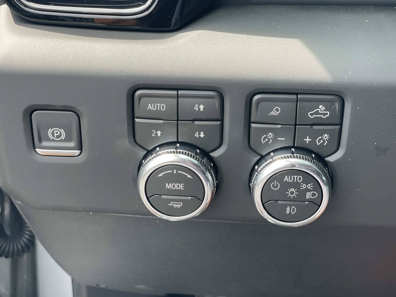 New 2026 GMC Sierra 2500 AT4 w/ AT4 Premium Plus Package AWD/4WD image 22