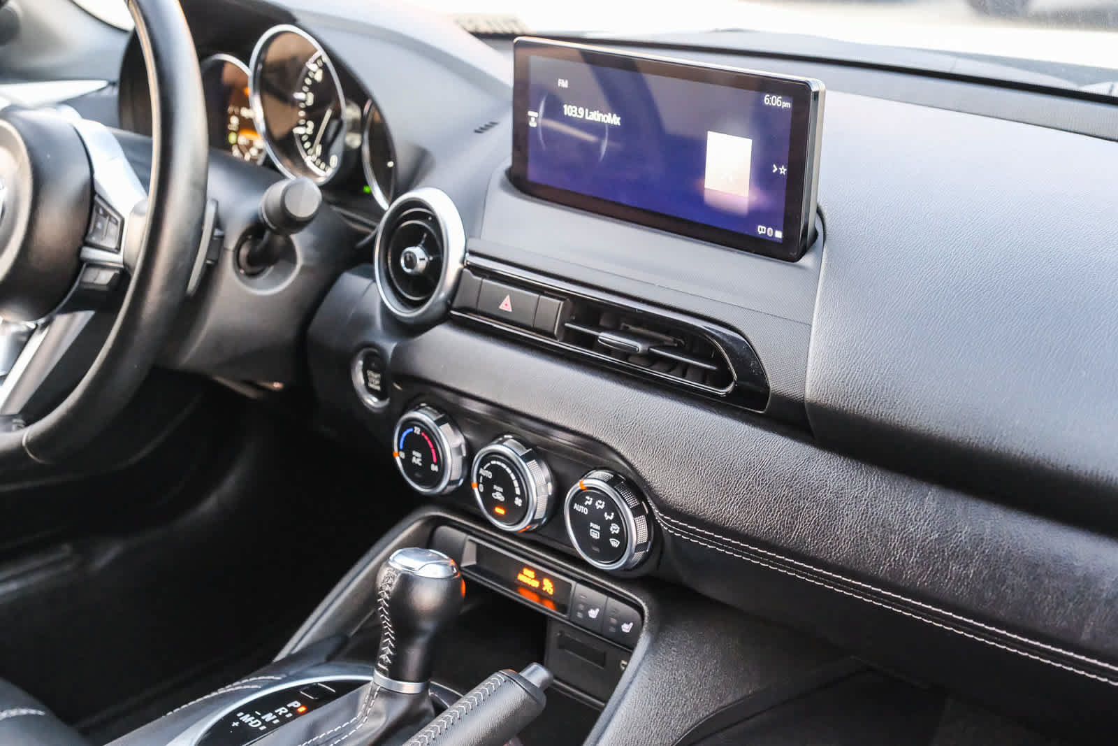Used 2024 MAZDA MX-5 Miata Grand Touring w/ Weather Package RWD image 13