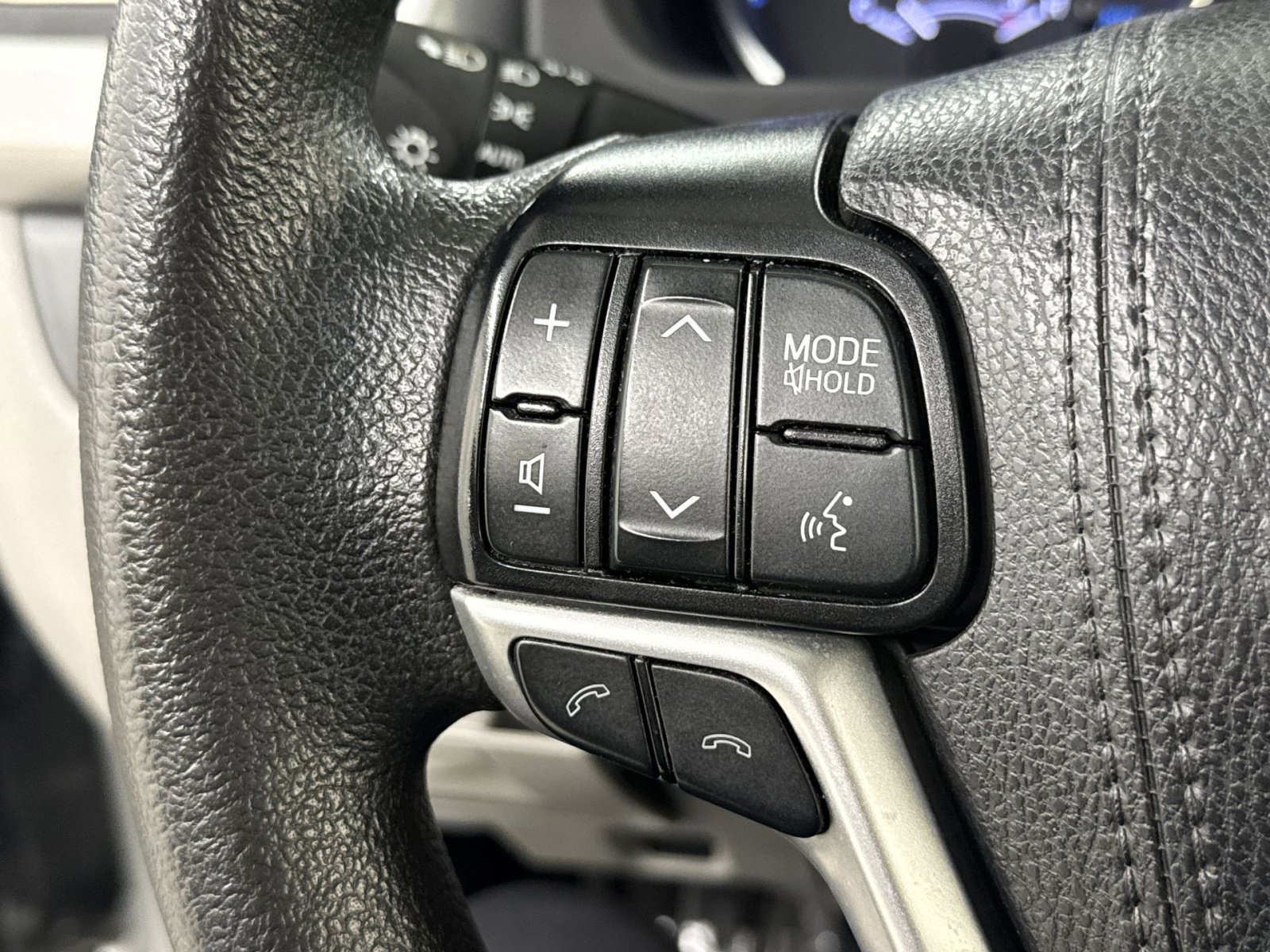 Used 2019 Toyota Highlander LE image 37