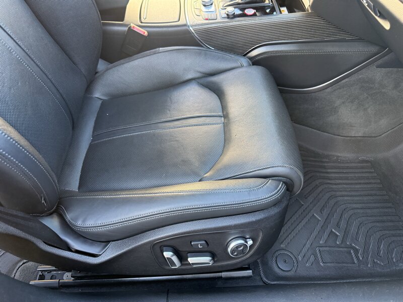 Used 2017 Audi S6 Premium Plus w/ S6 Sport Package AWD/4WD image 21