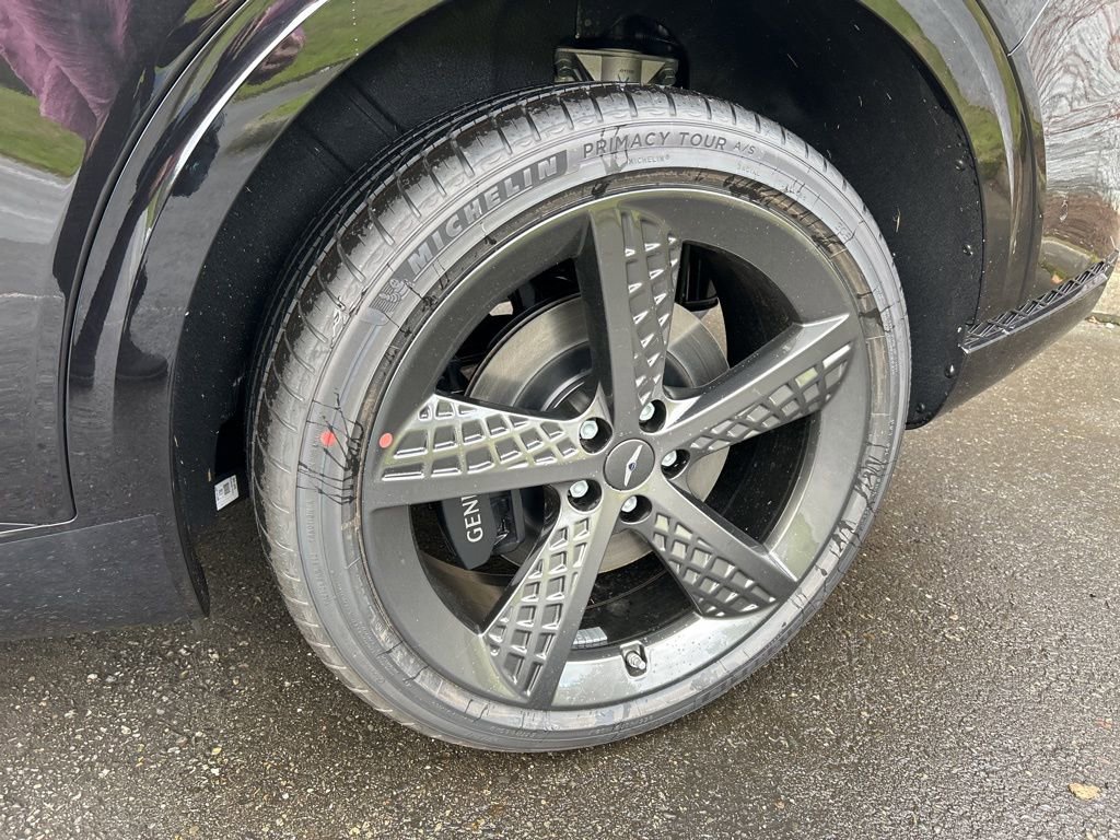 Certified 2025 Genesis GV70 3.5T Sport w/ Sport Prestige Package image 9