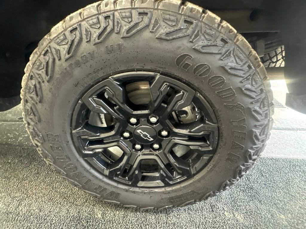 Used 2025 Chevrolet Silverado 1500 ZR2 w/ Technology Package AWD/4WD image 8