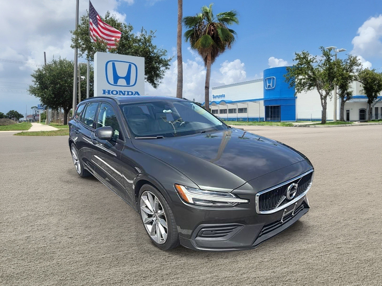 Used 2020 Volvo V60 T5 Momentum FWD image 2