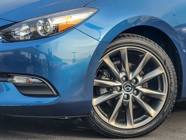 Used 2018 MAZDA MAZDA3 Touring FWD image 3
