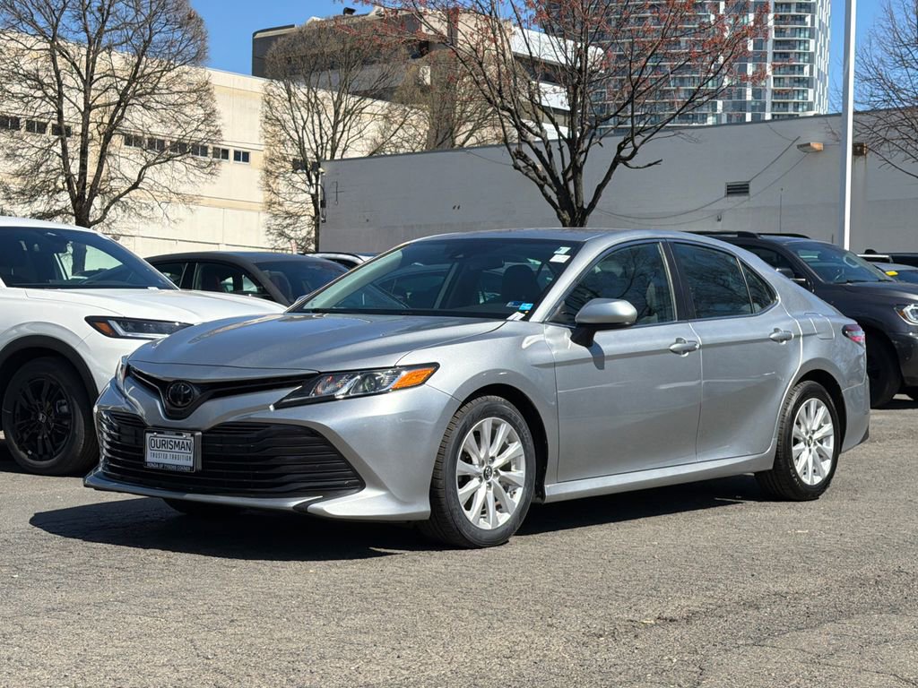 Used 2019 Toyota Camry LE image 2