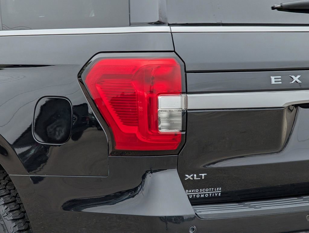 Used 2022 Ford Expedition XLT image 10
