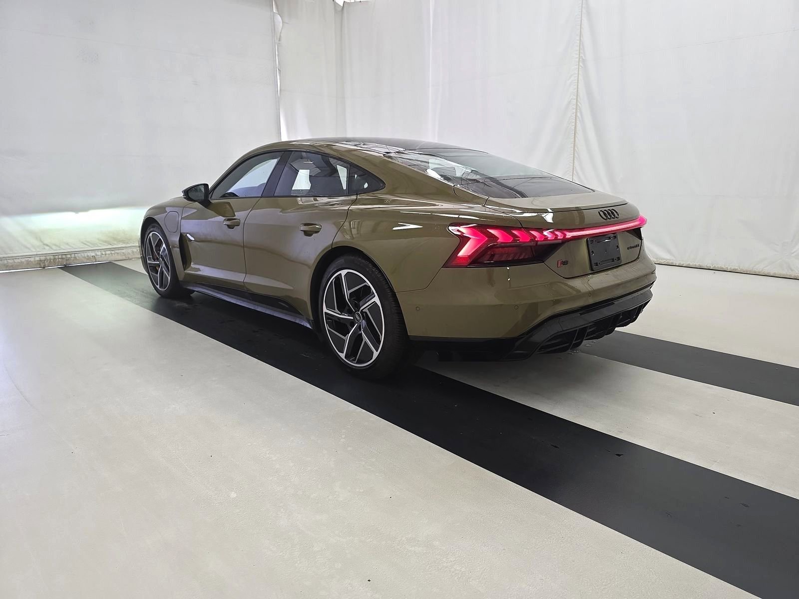 Used 2024 Audi RS e-tron GT w/ Carbon Performance Package AWD/4WD image 4