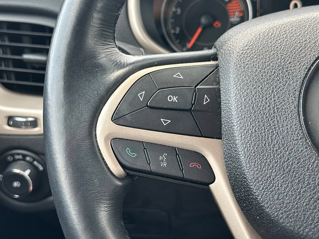 Used 2016 Jeep Cherokee Latitude w/ Cold Weather Group AWD/4WD image 21