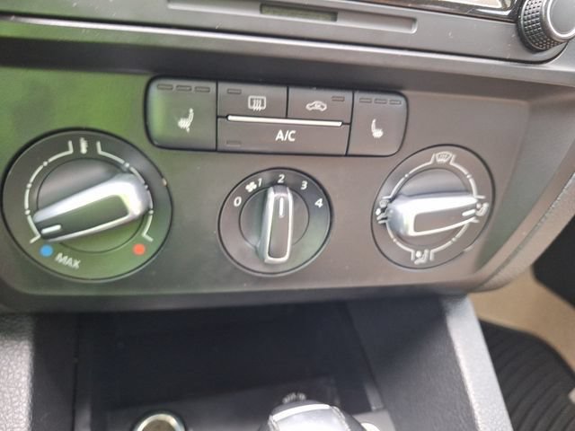 Used 2015 Volkswagen Jetta SE FWD image 24