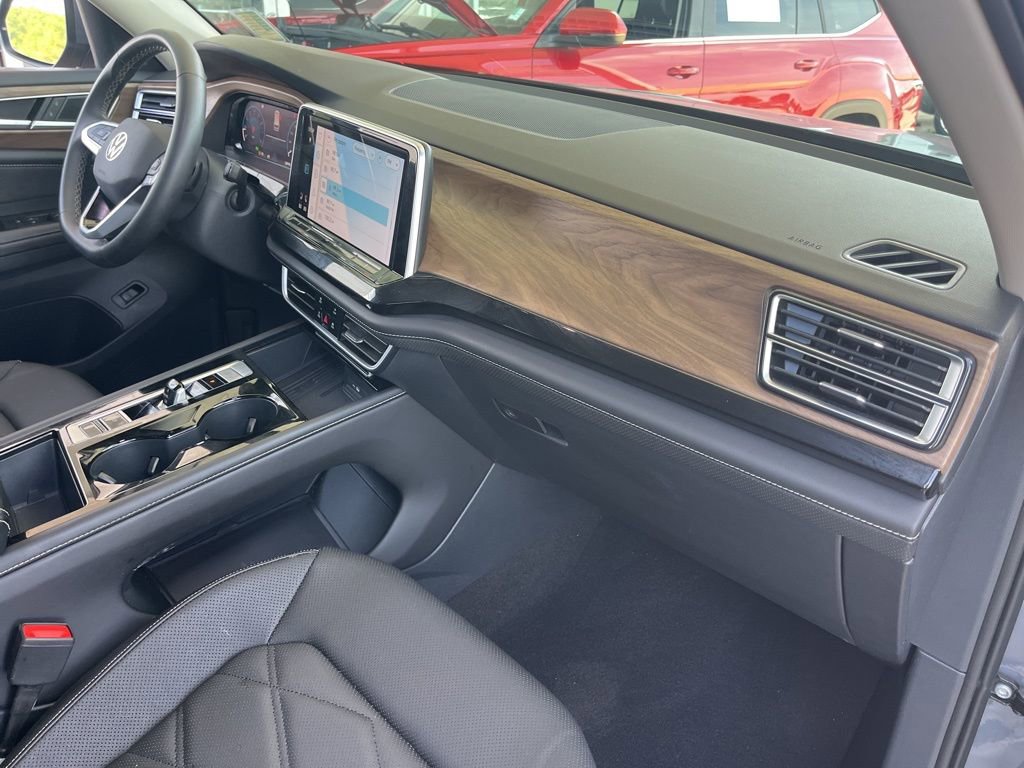 Used 2025 Volkswagen Atlas SE w/ Black Wheel Package image 35