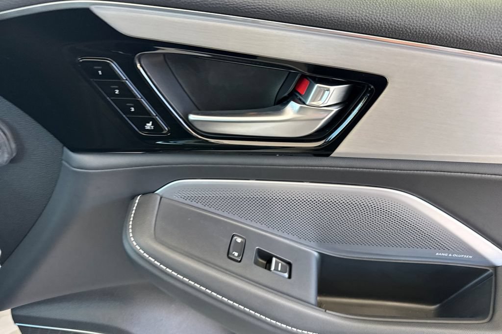 Certified 2026 Acura MDX w/ Technology Package FWD image 23