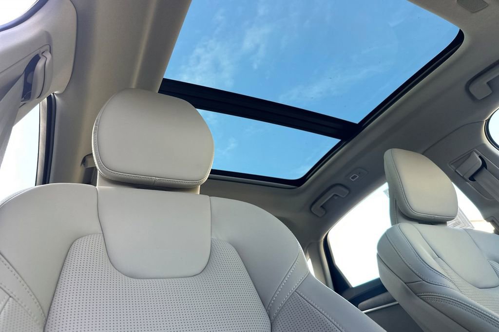 Used 2024 Volvo S90 T8 Ultimate image 16