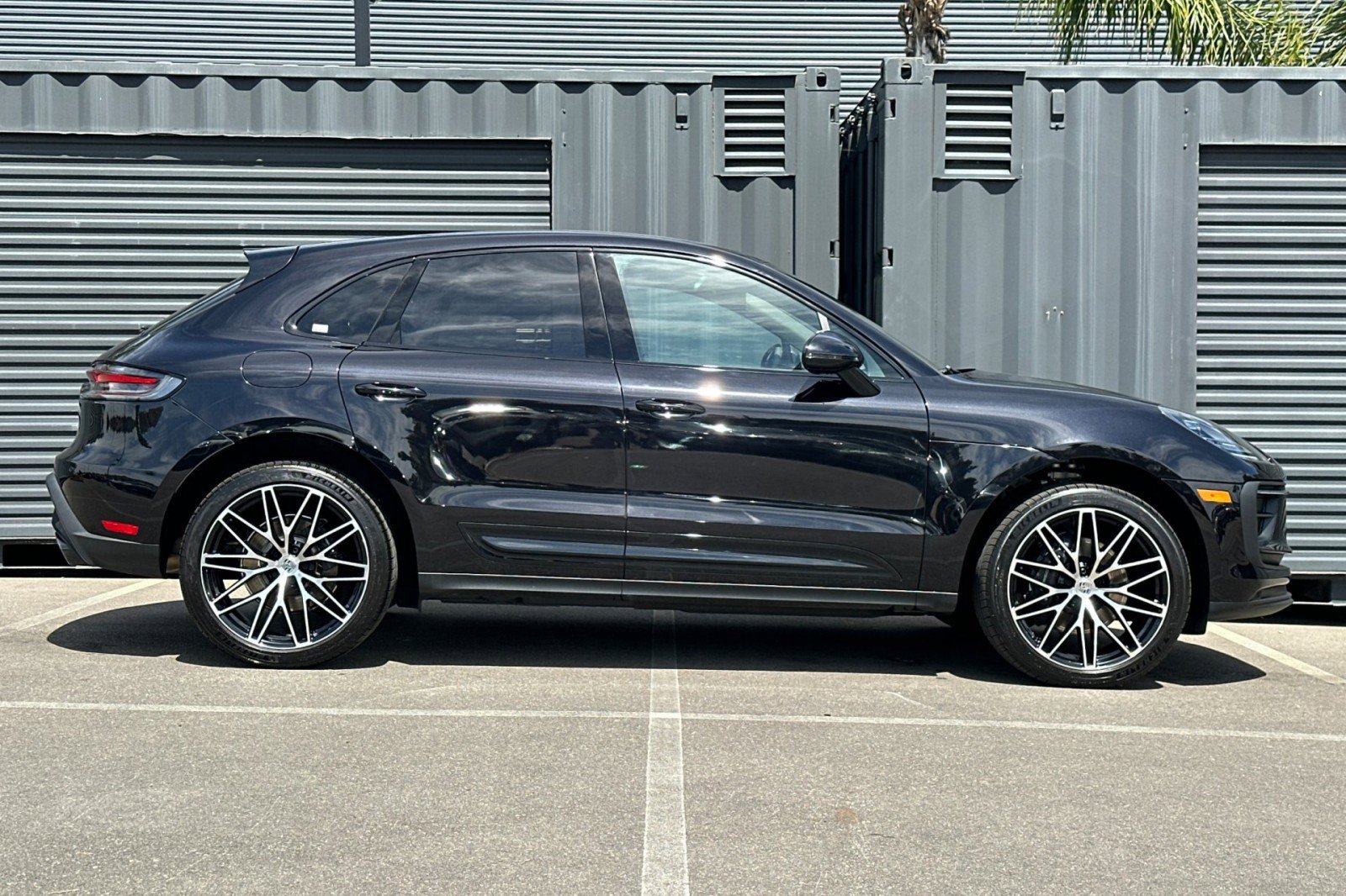 Certified 2026 Porsche Macan AWD/4WD image 9