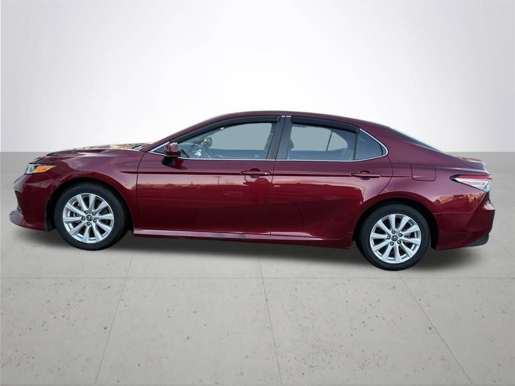 Used 2018 Toyota Camry L image 9