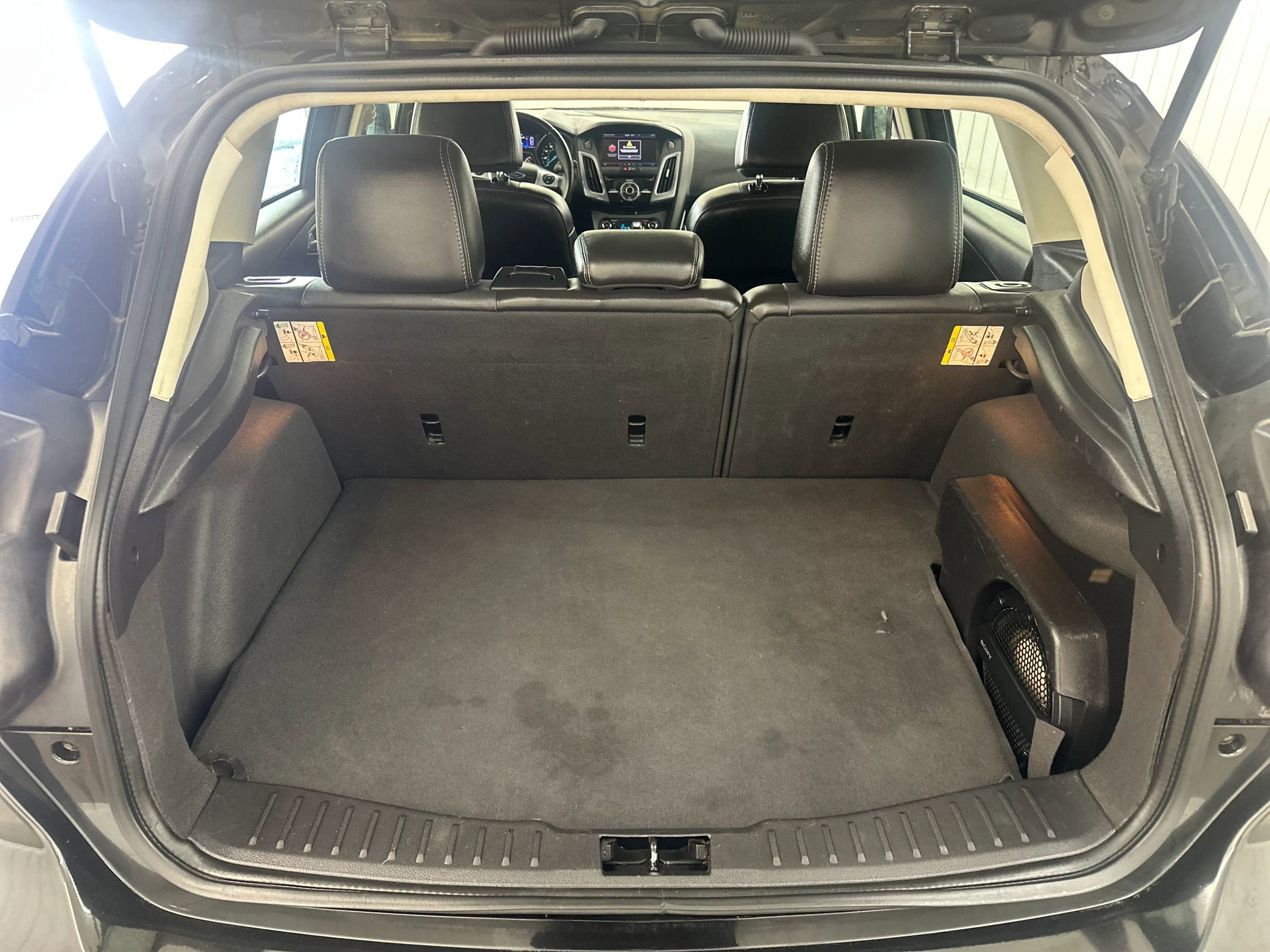Used 2013 Ford Focus Titanium w/ Titanium Handling Pkg FWD image 9