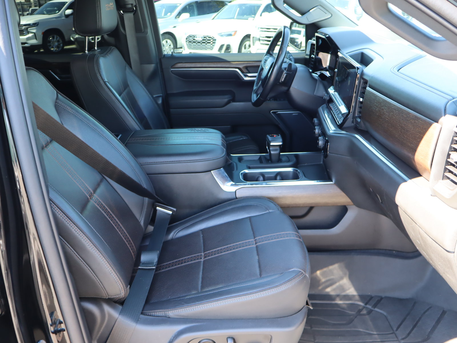 Used 2023 Chevrolet Silverado 1500 High Country w/ Technology Package AWD/4WD image 39
