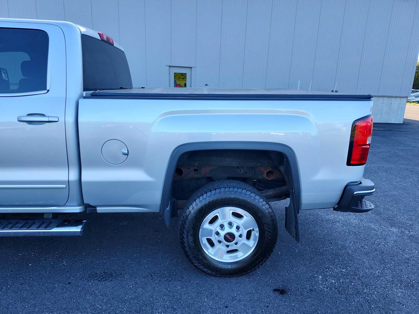 Used 2016 GMC Sierra 2500 SLE w/ SLE Preferred Package AWD/4WD image 16