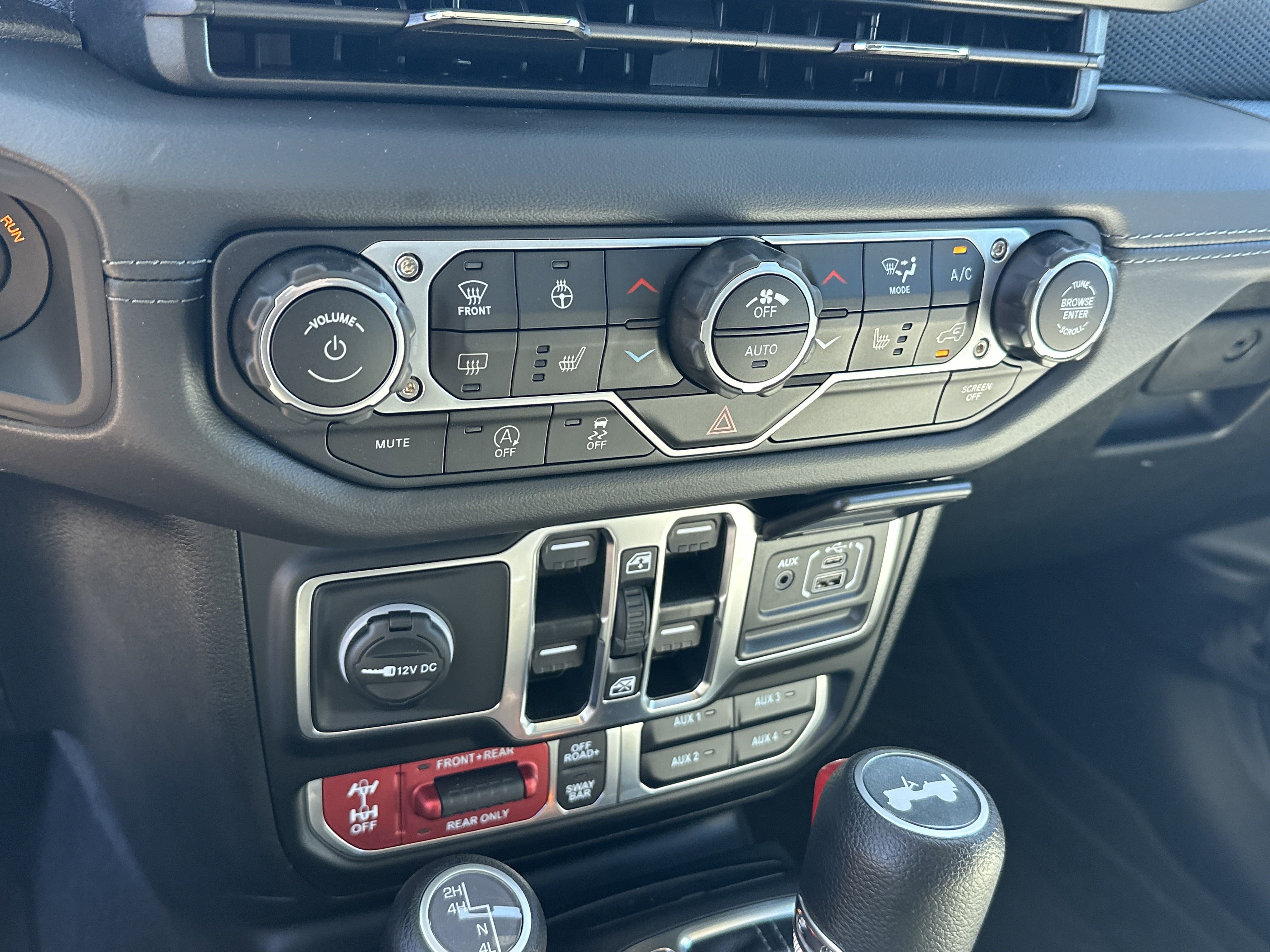 New 2025 Jeep Wrangler Unlimited Rubicon w/ Convenience Group image 23