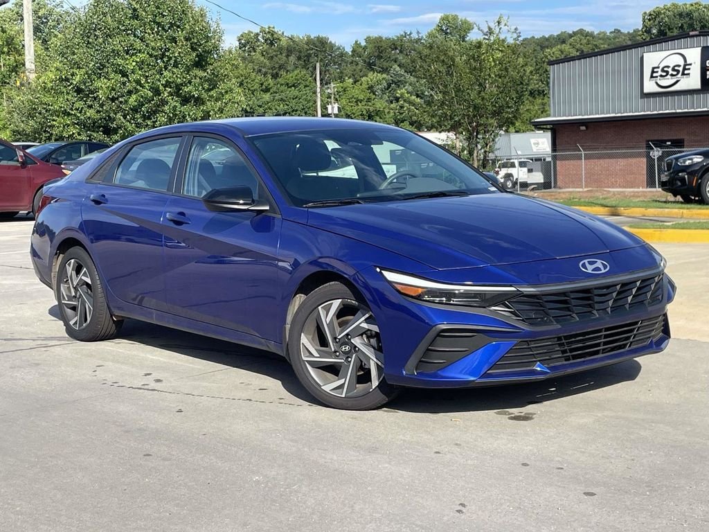 New 2025 Hyundai Elantra Sport FWD image 1