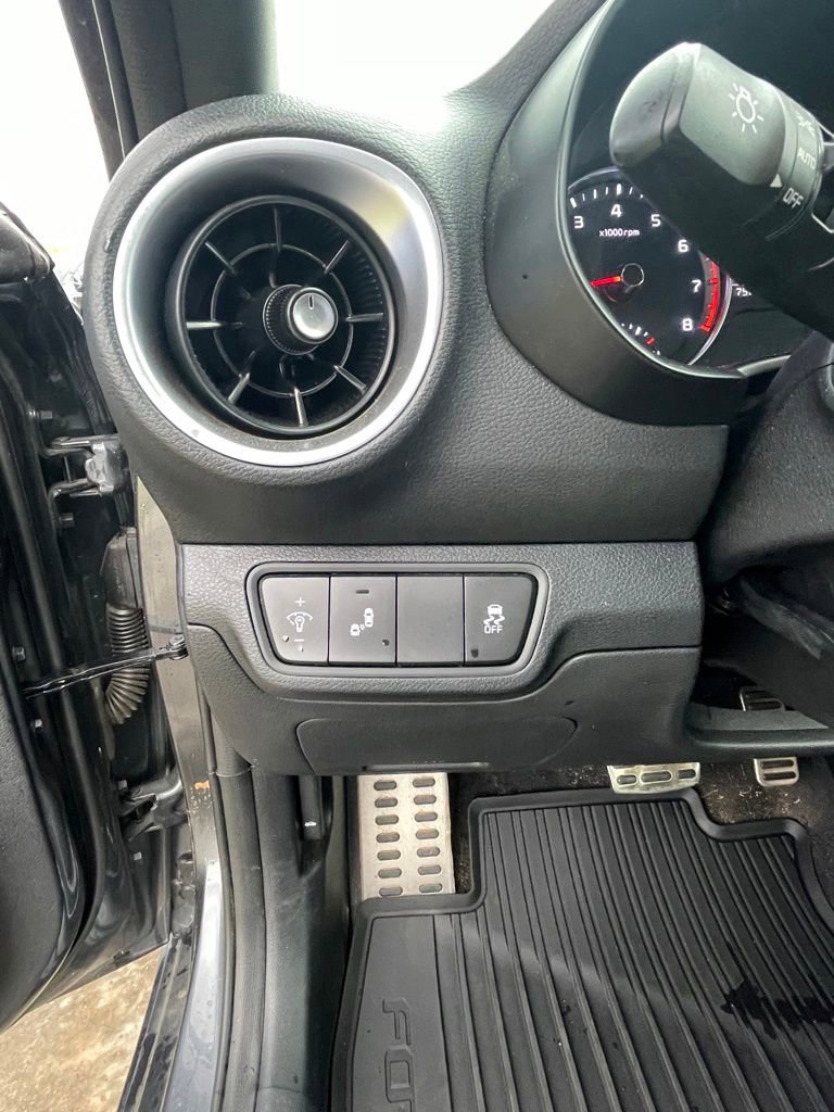 Certified 2024 Kia Forte GT-Line FWD image 12