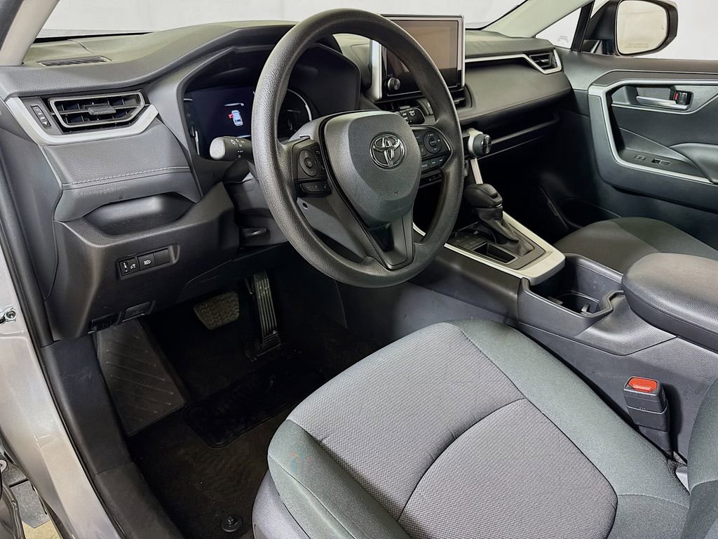 Used 2025 Toyota RAV4 XLE image 7