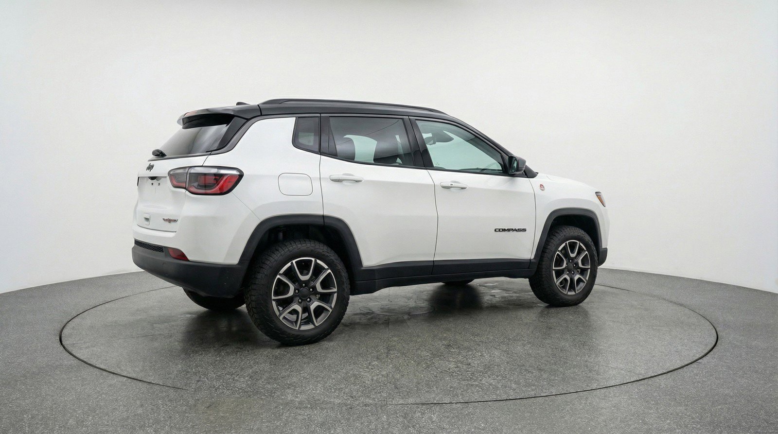 Used 2025 Jeep Compass Trailhawk AWD/4WD image 9