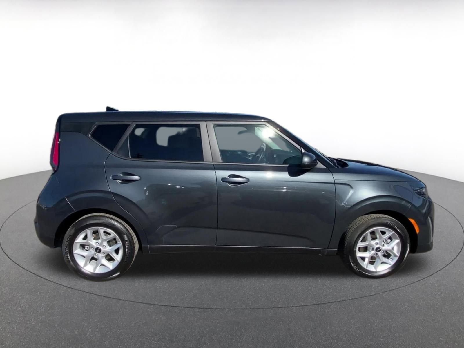 Used 2025 Kia Soul LX w/ LX Technology Package image 16