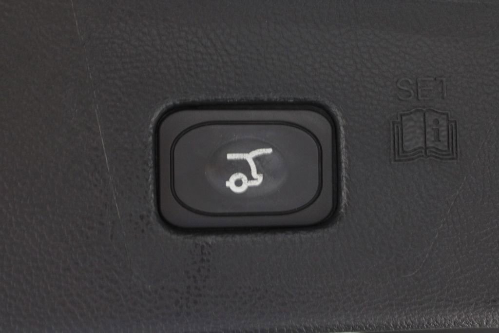 Used 2021 Ford Edge SEL w/ Convenience Package image 17