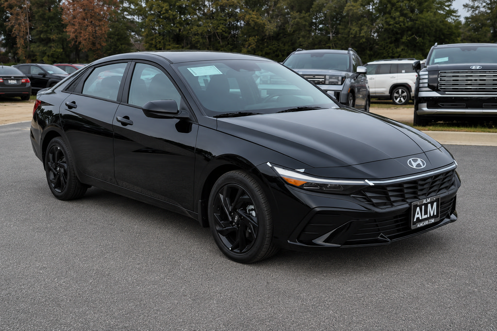 New 2026 Hyundai Elantra SEL Sport FWD image 3