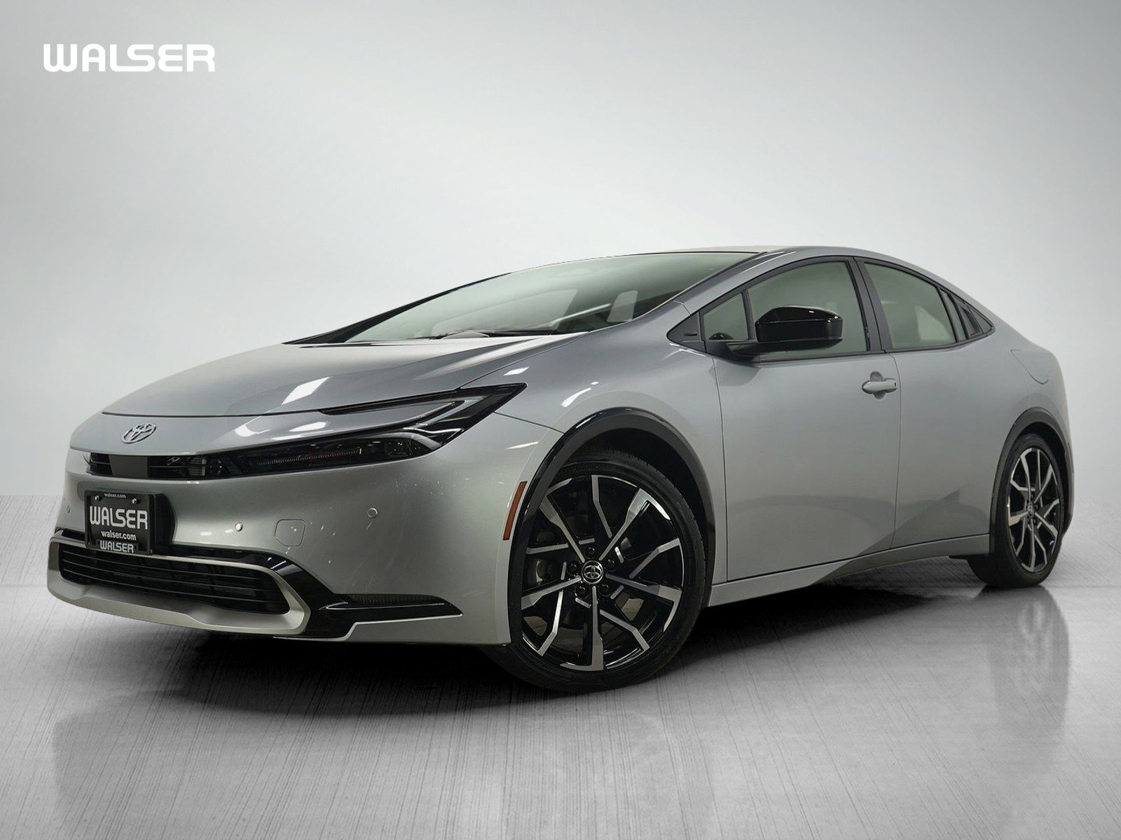 Used 2025 Toyota Prius Plug-In Hybrid image 1