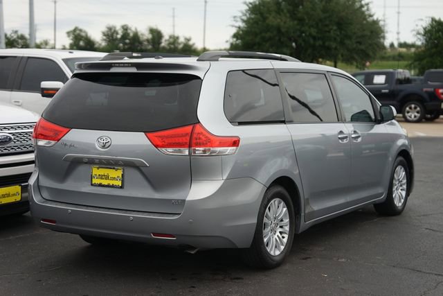 Used 2013 Toyota Sienna XLE w/ Entertainment Pkg FWD image 5