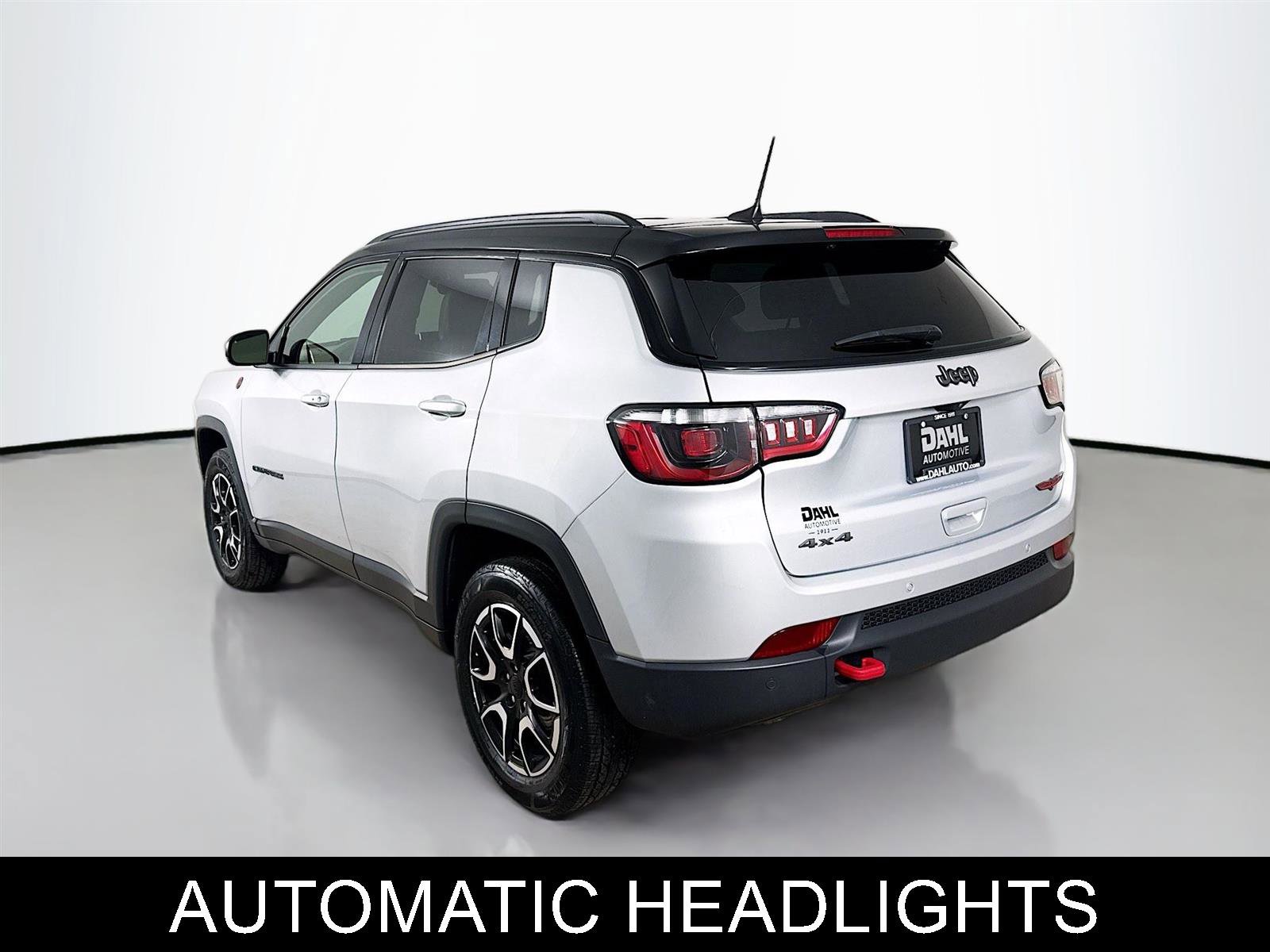 Used 2024 Jeep Compass Trailhawk AWD/4WD image 10