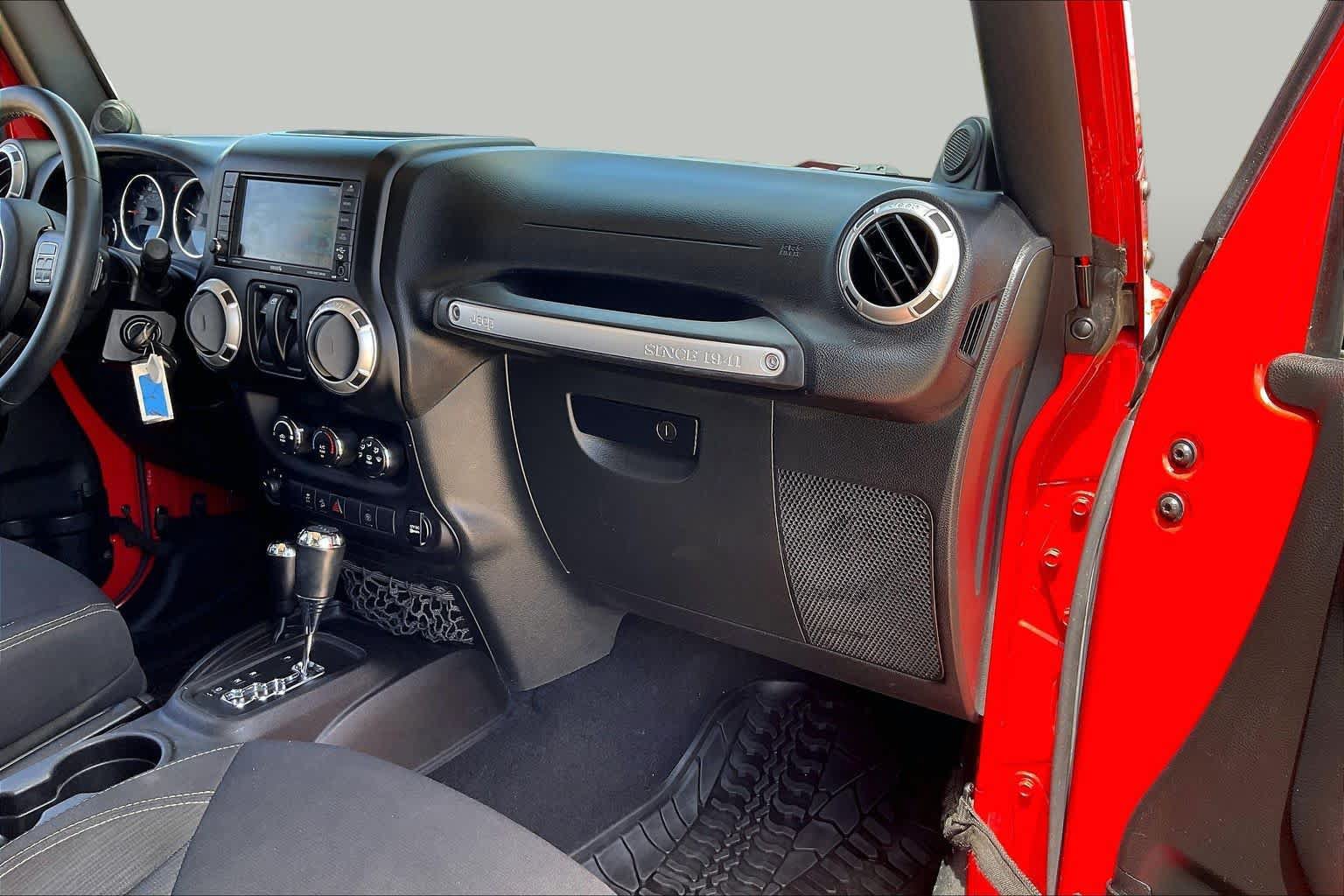 Used 2014 Jeep Wrangler Rubicon w/ Power Convenience Group AWD/4WD image 18