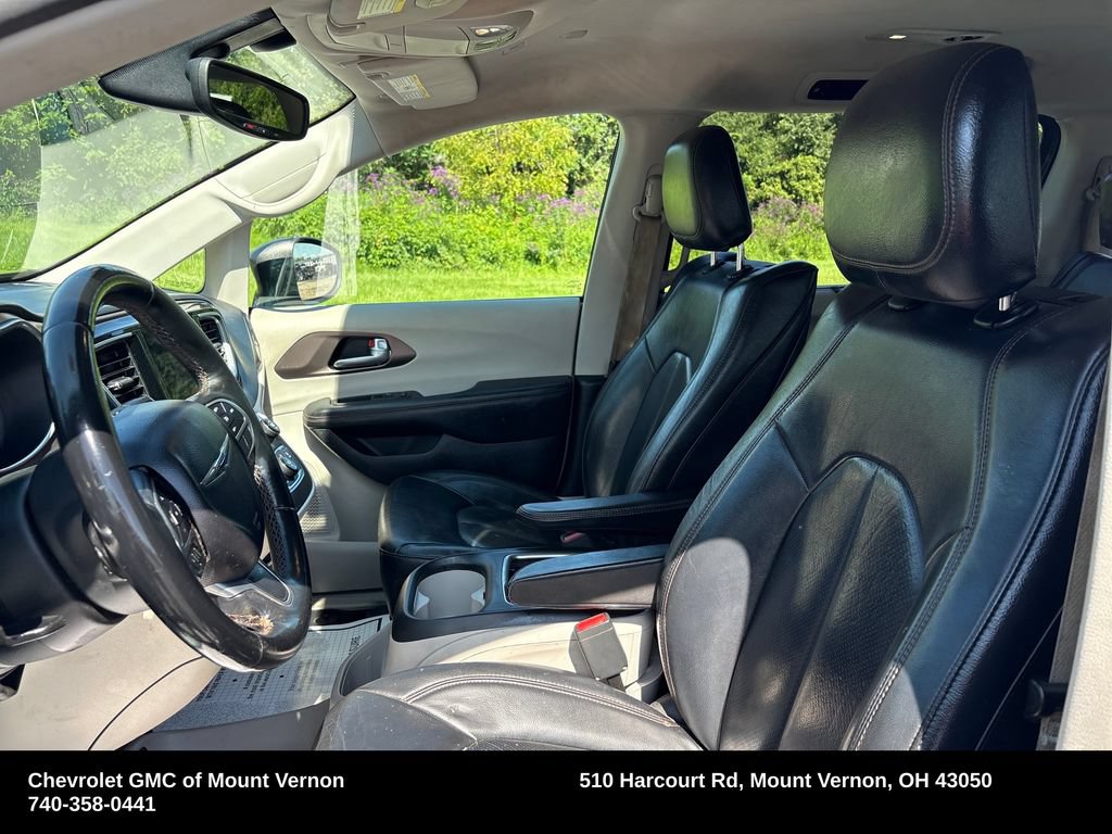 Used 2018 Chrysler Pacifica Touring-L Plus FWD image 11