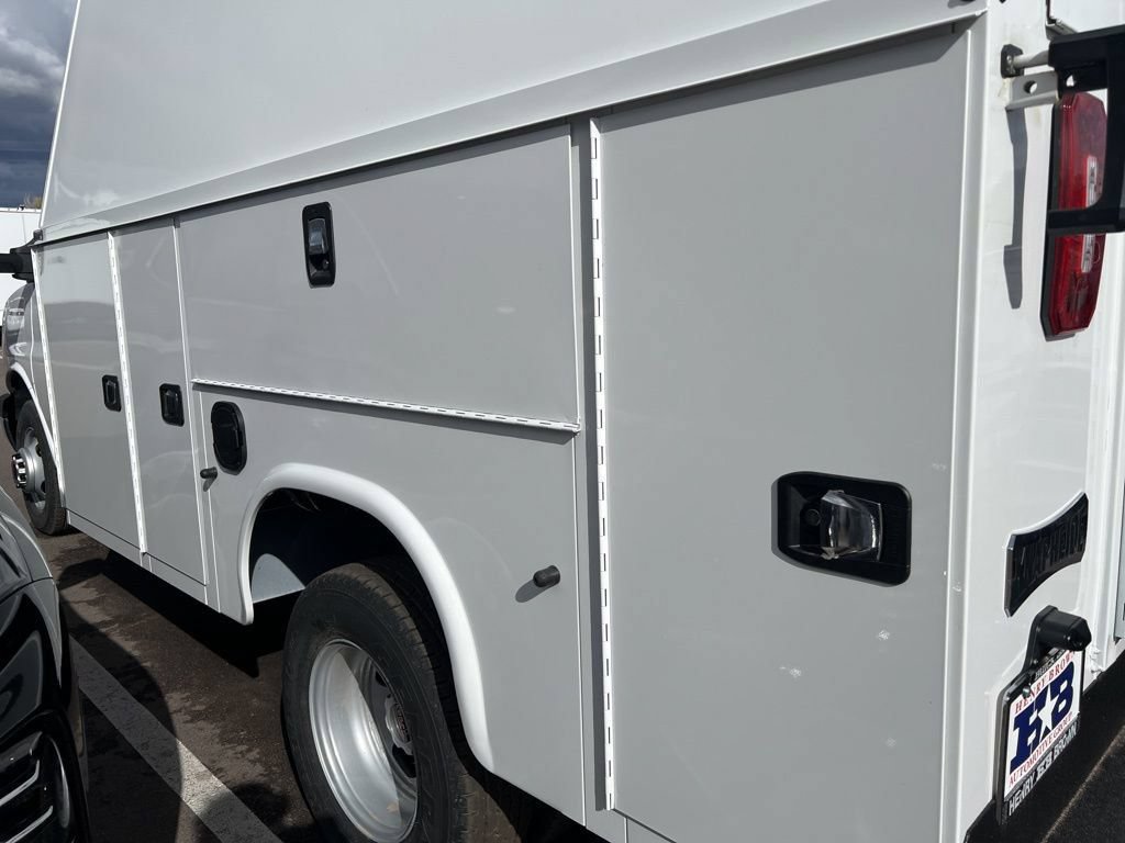 New 2025 GMC Savana 3500 w/ Power Convenience Package RWD image 6