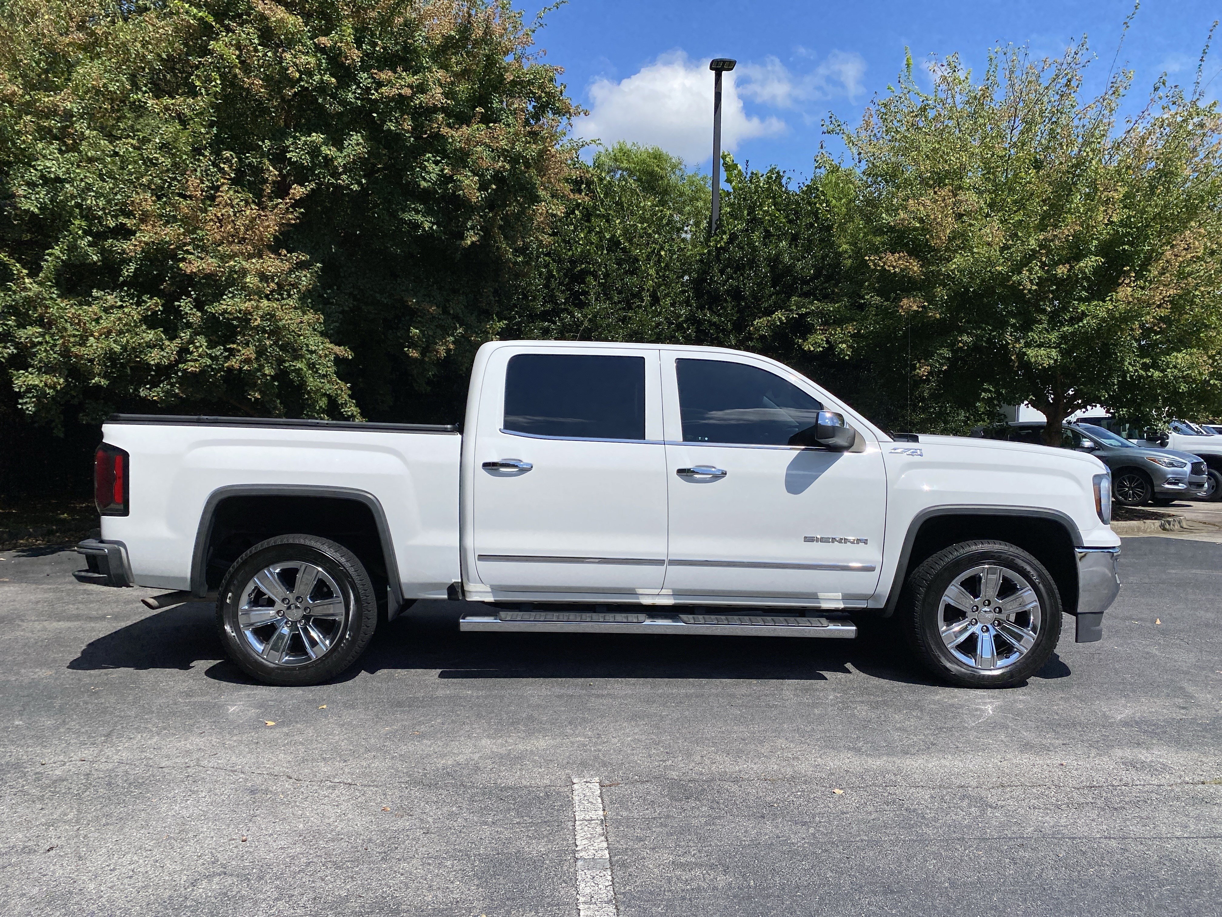 Used 2018 GMC Sierra 1500 SLT AWD/4WD image 10
