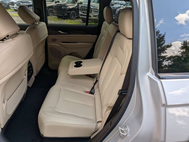 New 2026 Jeep Grand Cherokee Limited w/ Luxury Tech Group II AWD/4WD image 13