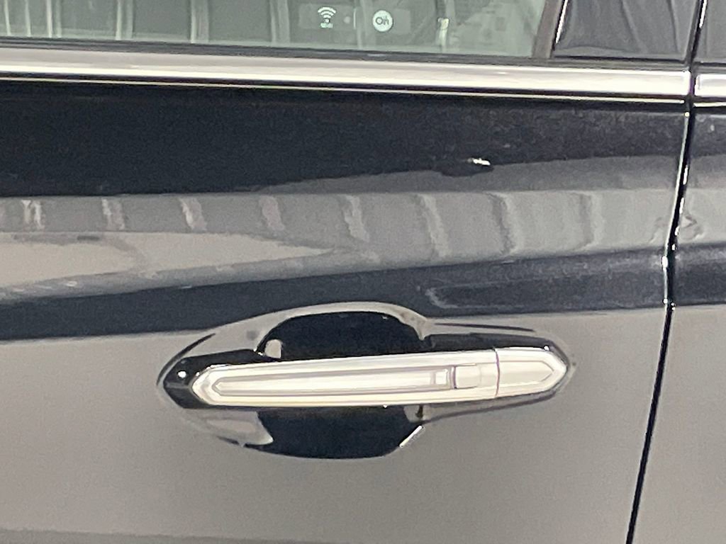 Used 2025 Cadillac XT5 Premium Luxury image 17