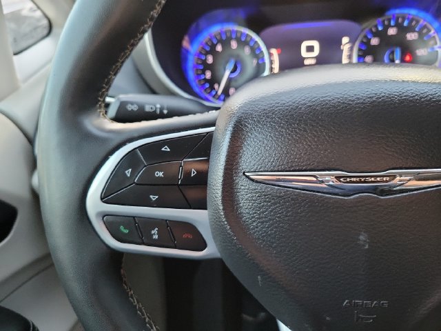 Used 2024 Chrysler Pacifica Touring-L FWD image 15