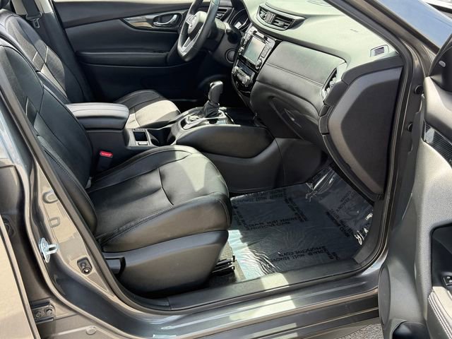 Used 2017 Nissan Rogue SL image 25