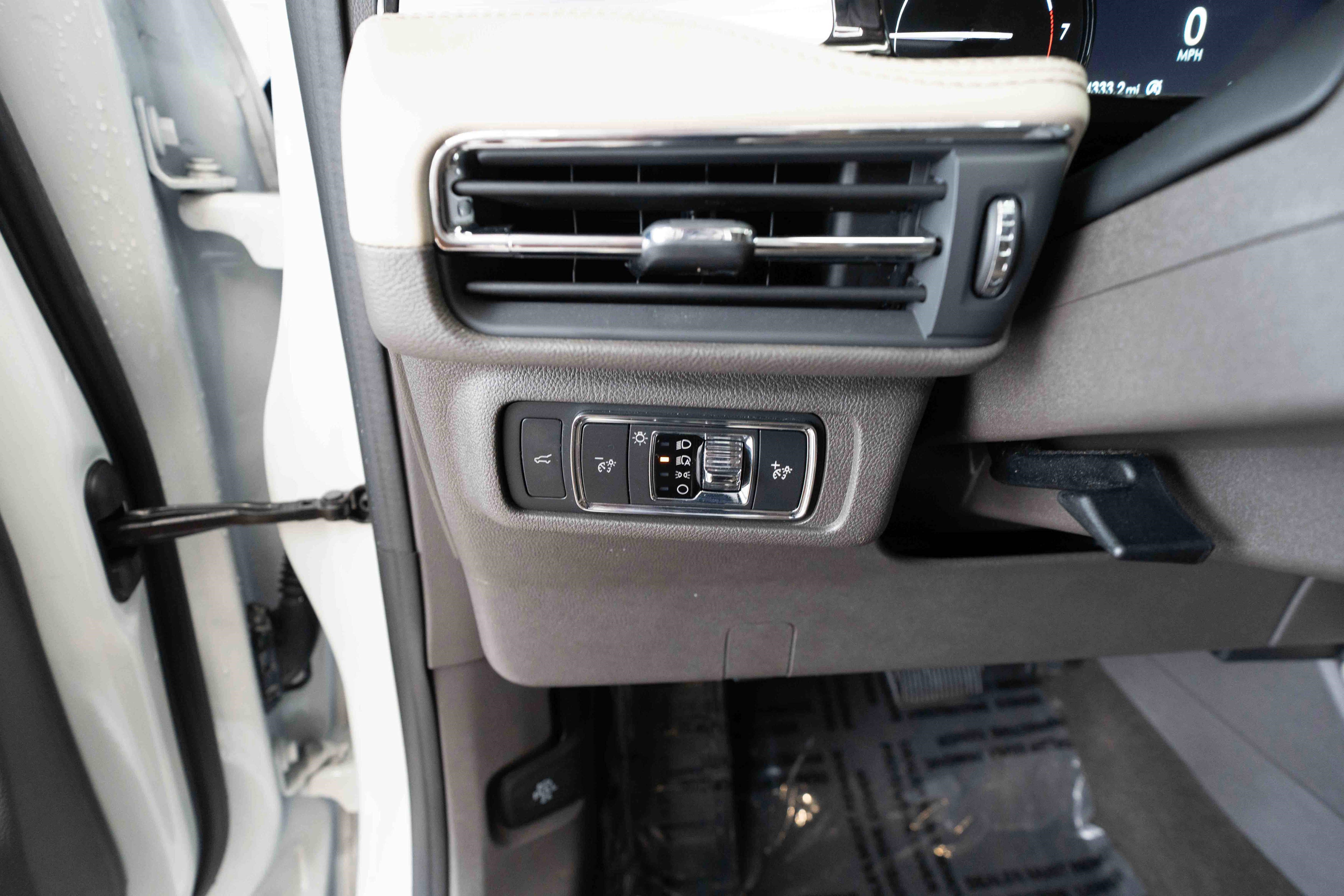 Used 2022 Lincoln Corsair AWD w/ Equipment Group 101A image 11