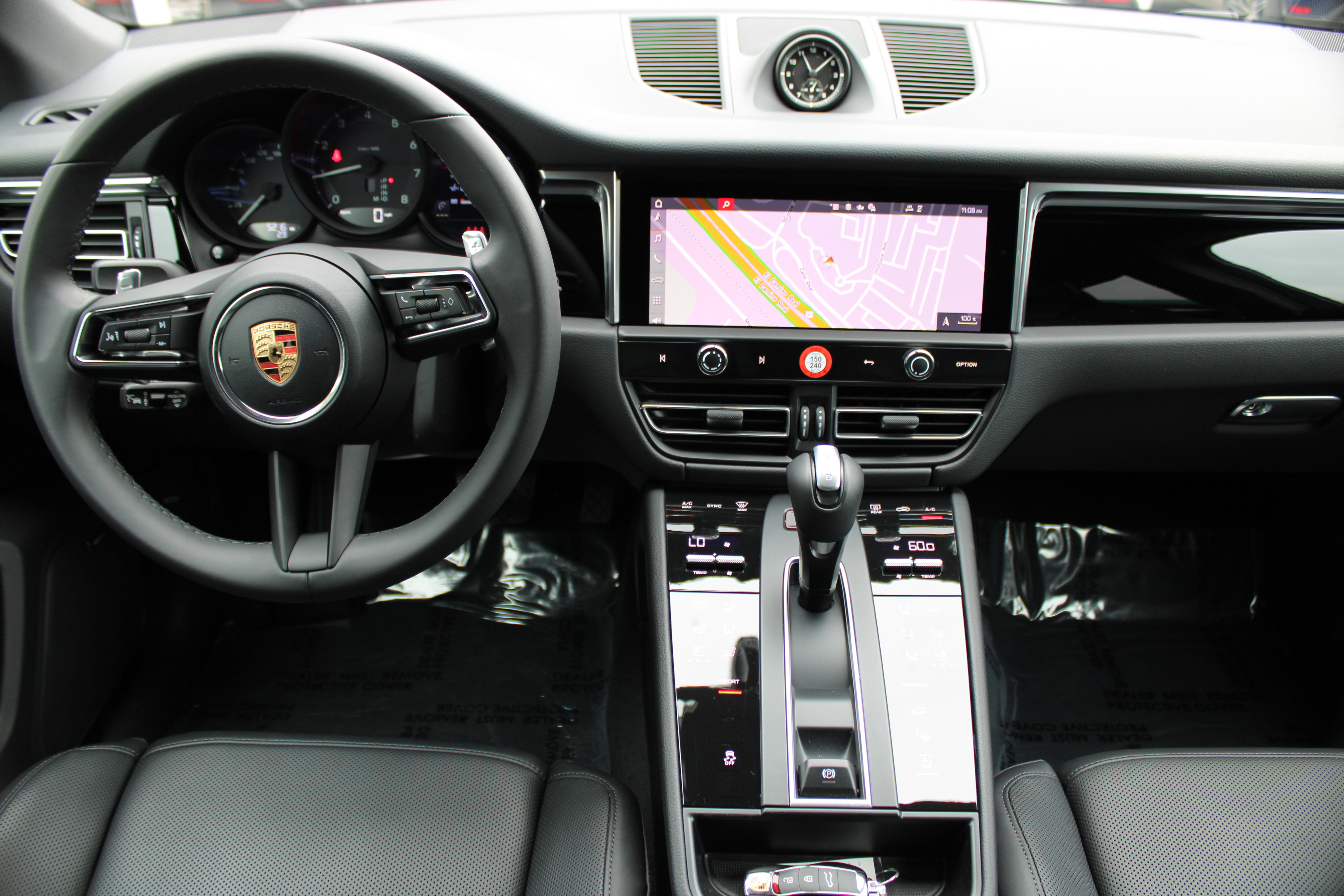 Certified 2026 Porsche Macan AWD/4WD image 19