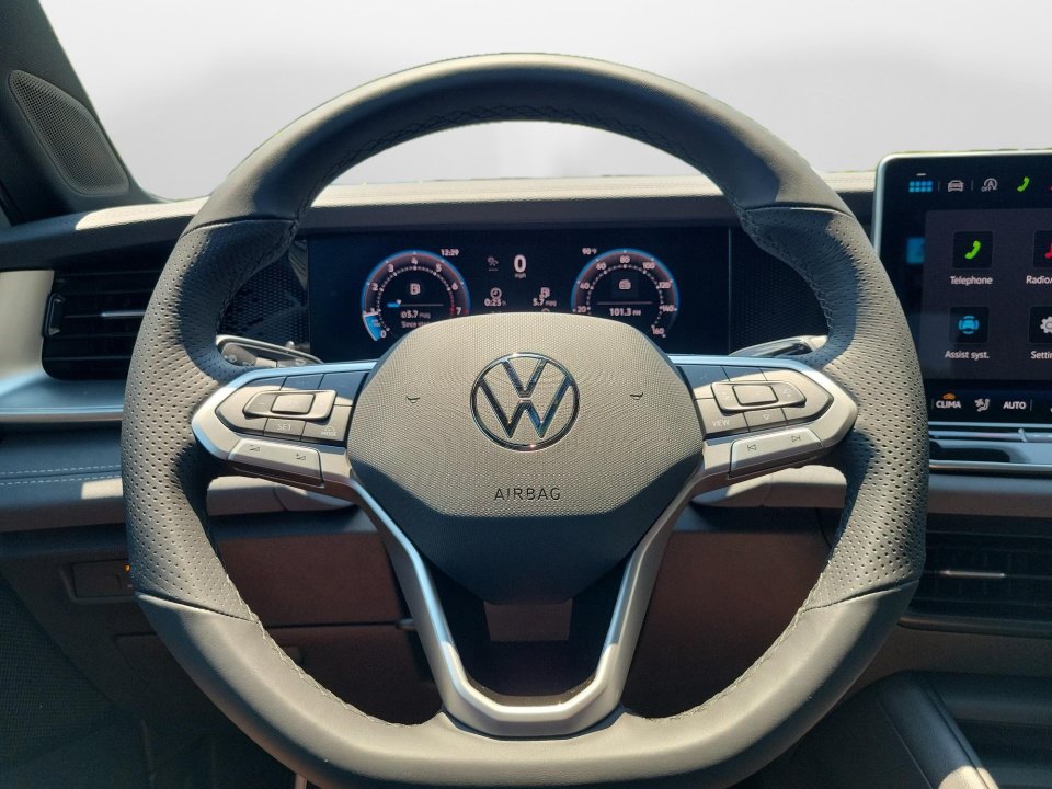 New 2026 Volkswagen Tiguan SE R-Line FWD image 10