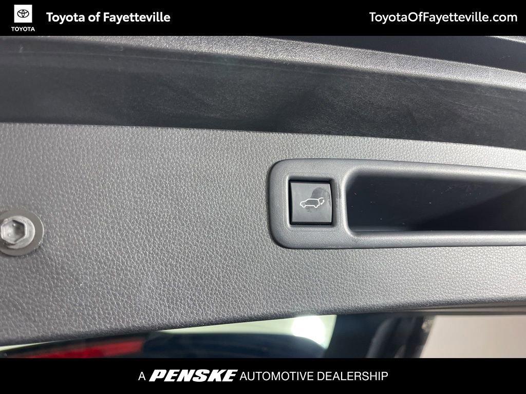 Certified 2025 Toyota Highlander XLE image 12