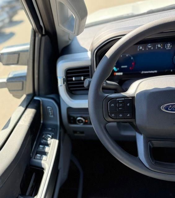 New 2026 Ford F250 XLT w/ XLT Premium Package AWD/4WD image 17