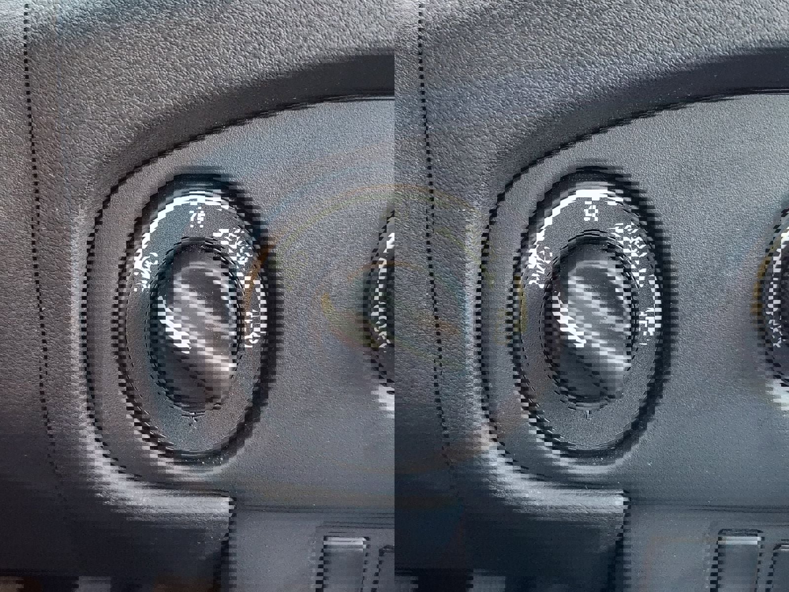 Used 2023 Nissan Frontier SV w/ Technology Package image 29