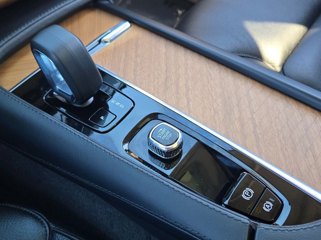 Used 2023 Volvo XC90 T8 Core image 38